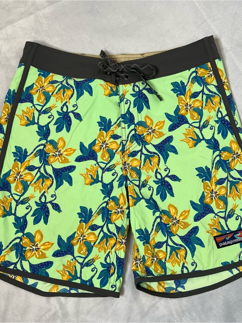 Patagonia scalloped Lime Green Floral Board Shorts surf beach Hawaiian size 30